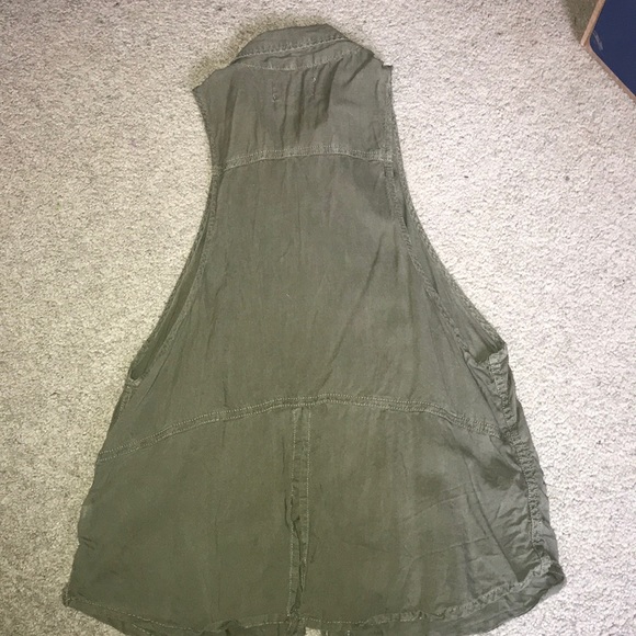 American Eagle sleeve-less dress shirt. - Picture 2 of 4